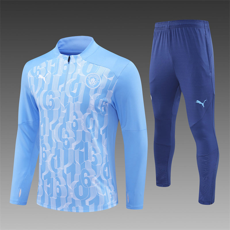 Manchester City con el chándal azul 2024/2025