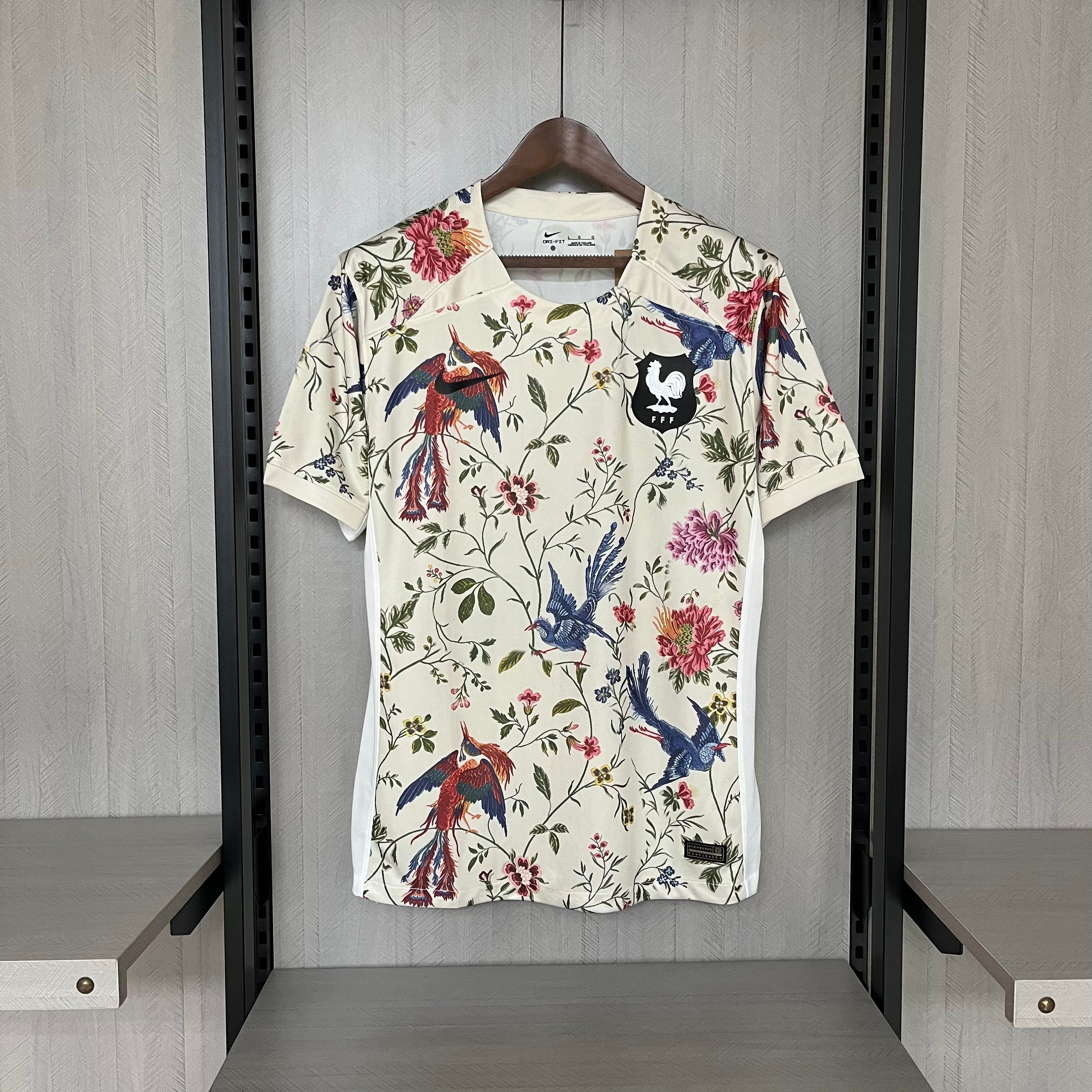Camiseta edición especial Francia X Dior Flowers