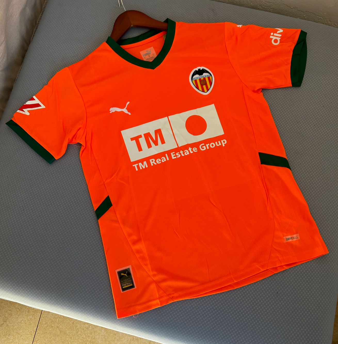 Camiseta naranja de Valencia 24/25