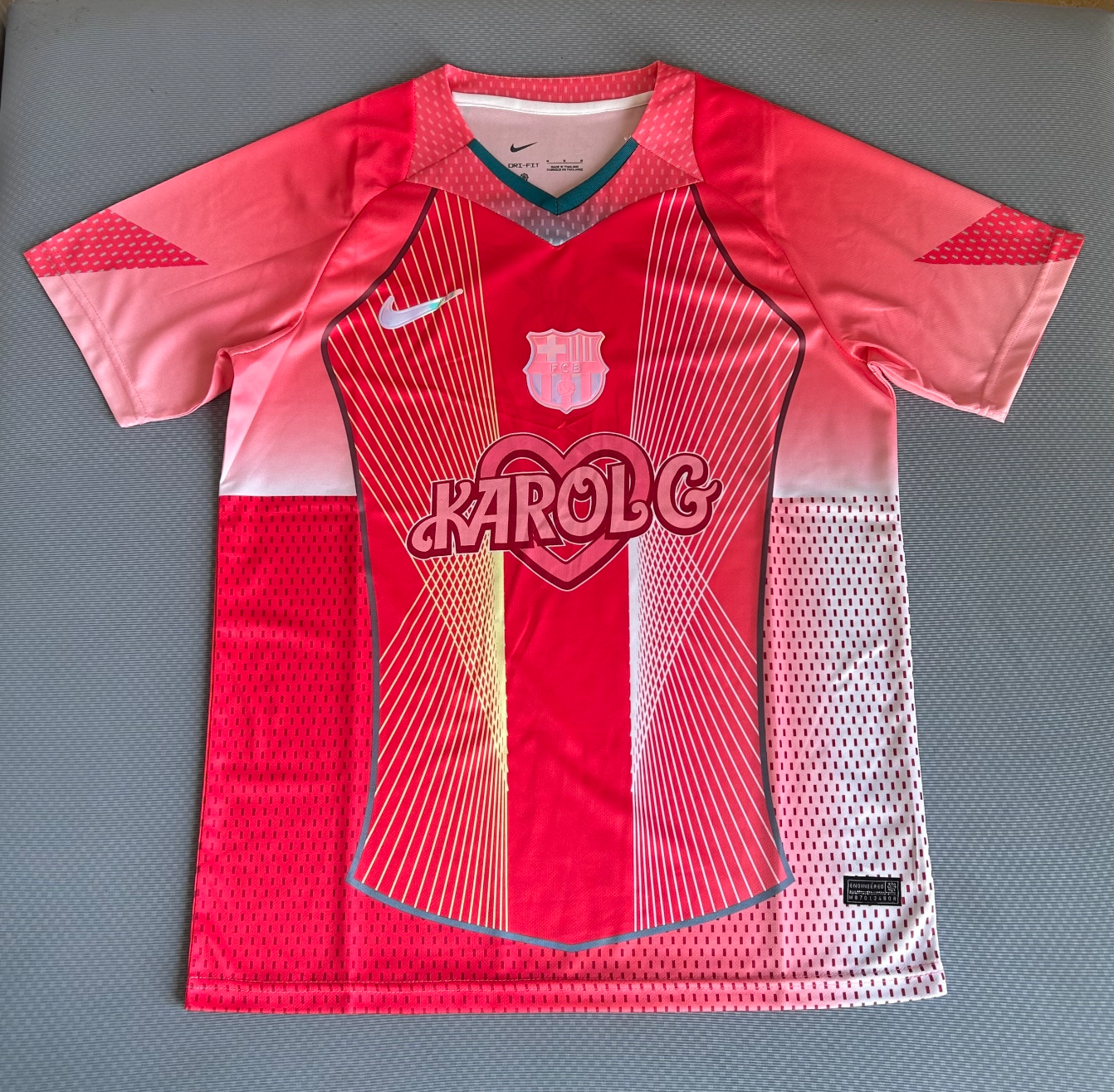 Camiseta FC Barcelona Karol G Rosa Edición Especial