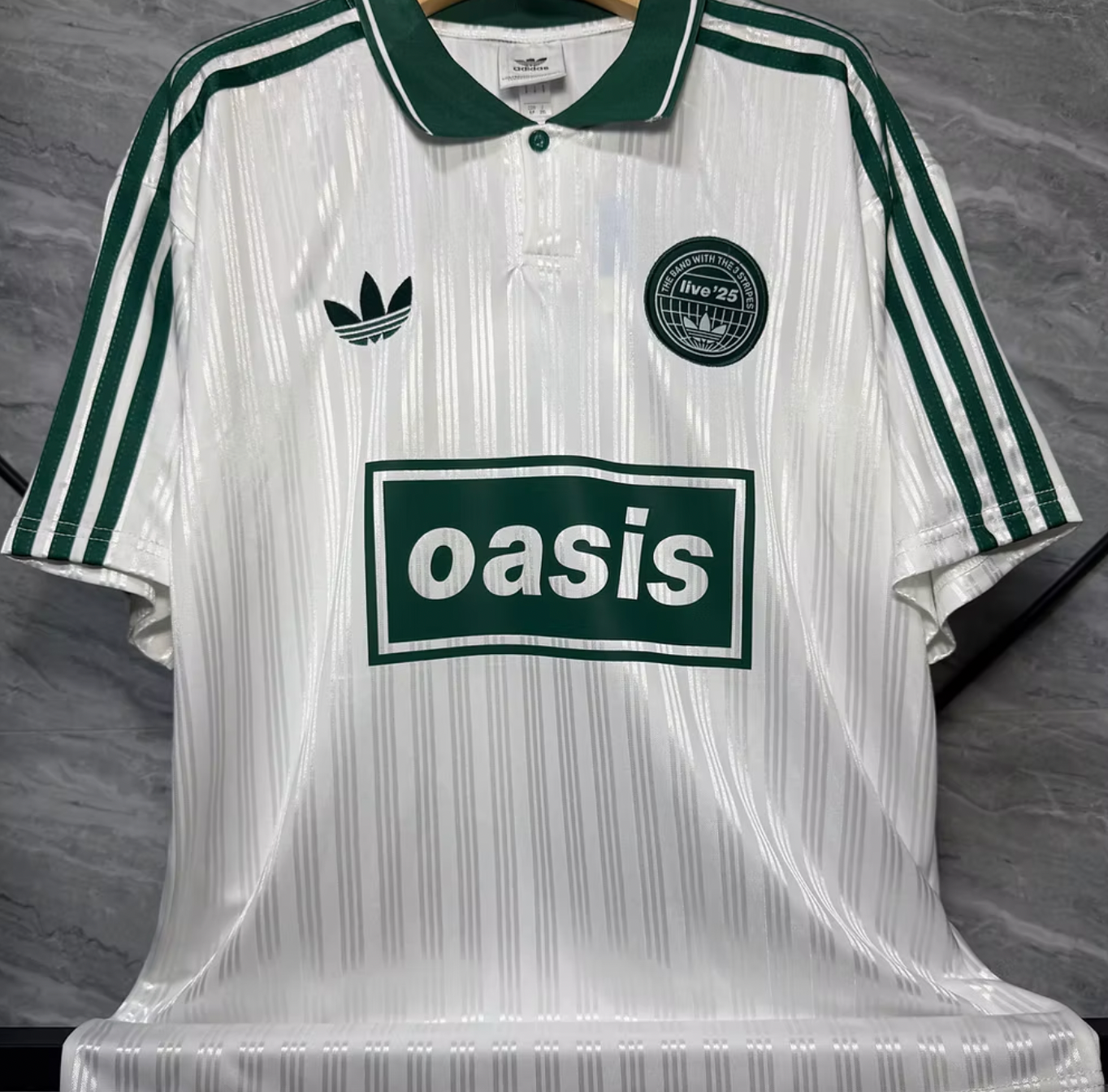 Maglia Oasis x Adidas verde e bianca