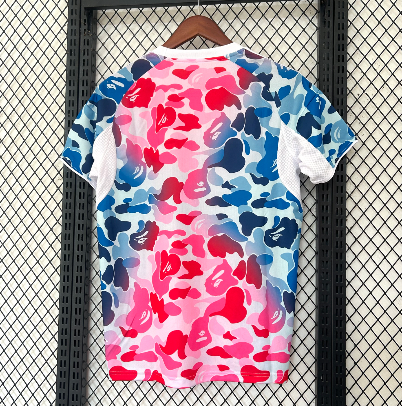 Maglia Camouflage Blu e Rosa Bathing Ape (BAPE) 2026