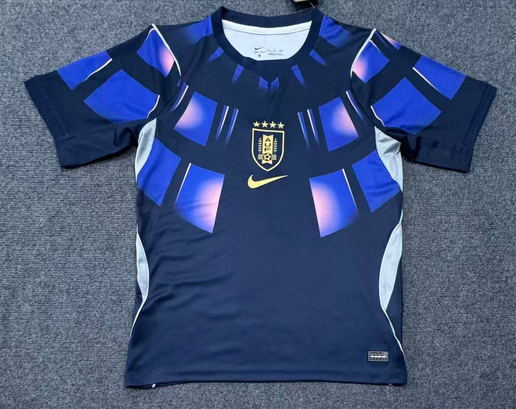 Camiseta visitante Uruguay Mundial 2026 edición Pantera Negra