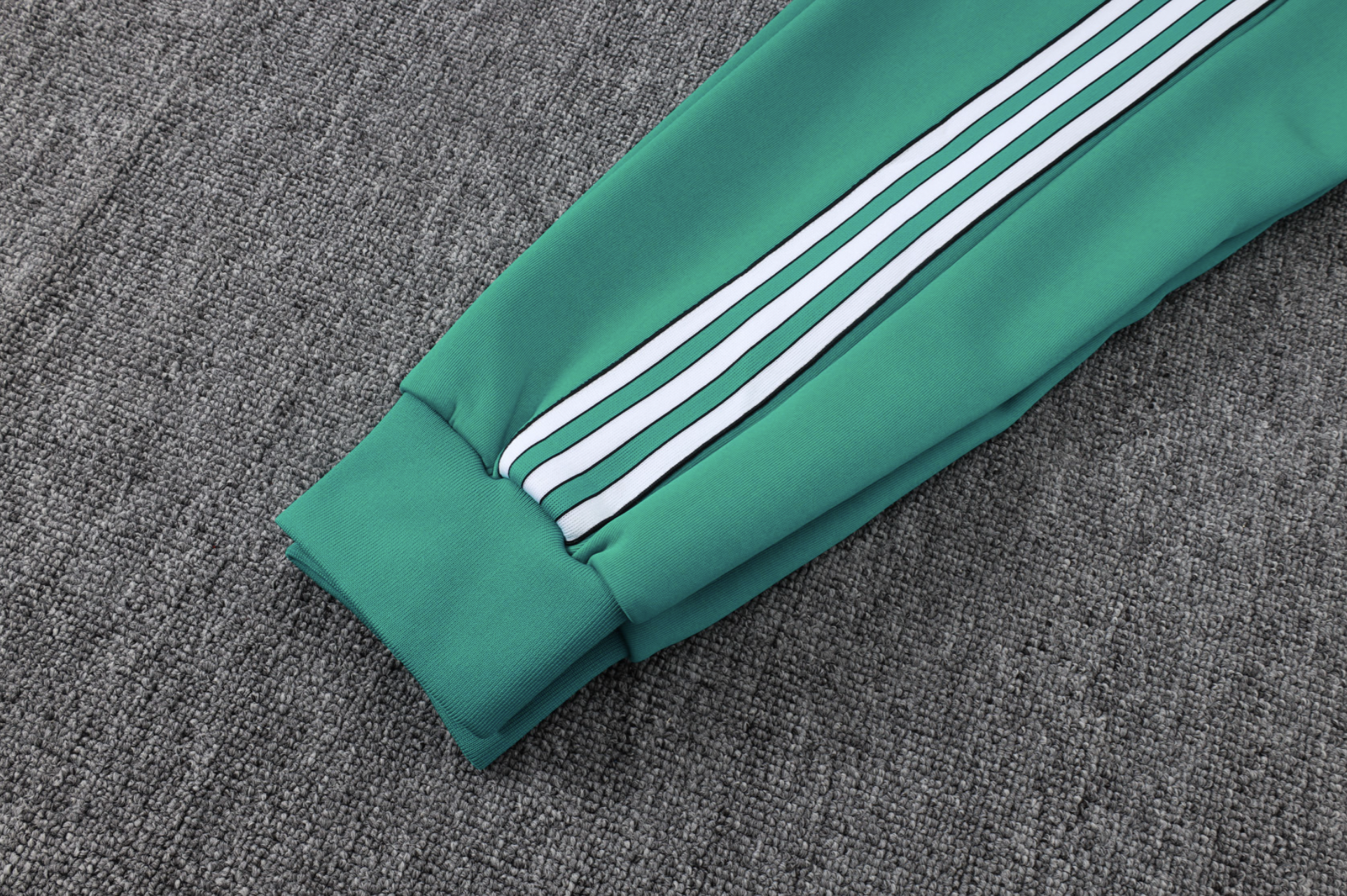 Tuta verde Liverpool FC 2027 Terrace Icons