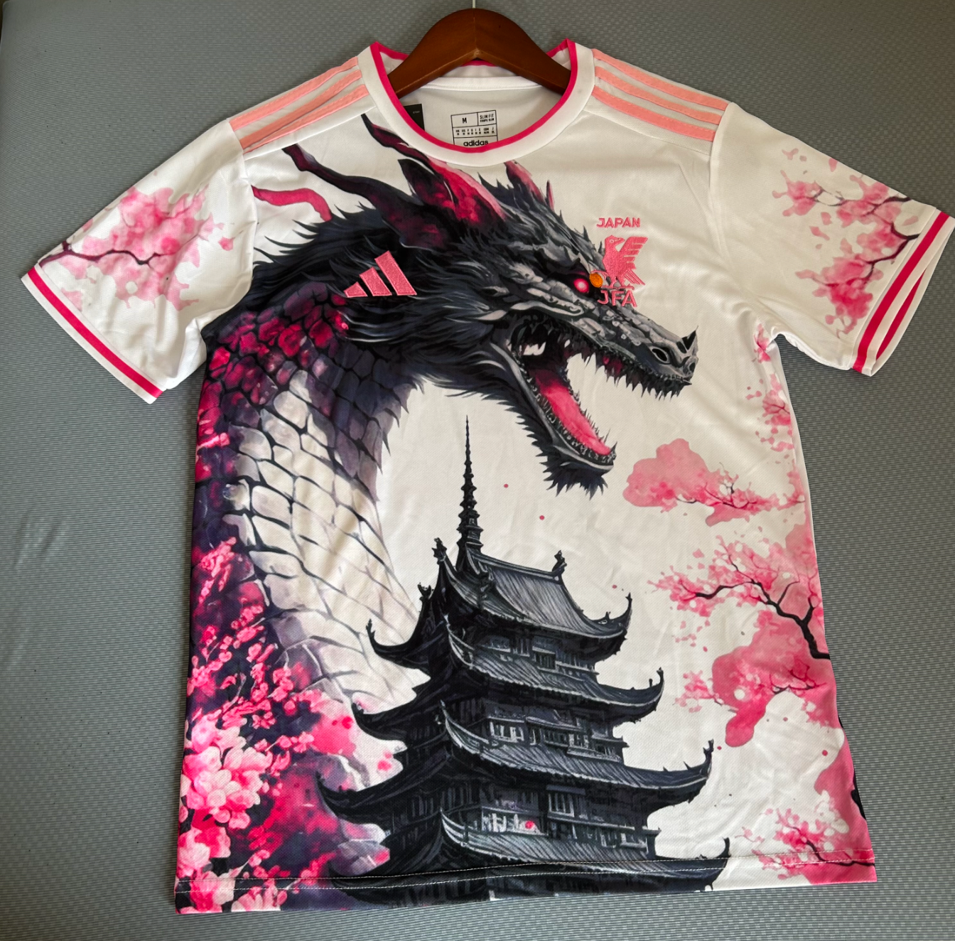 Japón Camiseta blanca Dragón Rosa Edición 2025/2026