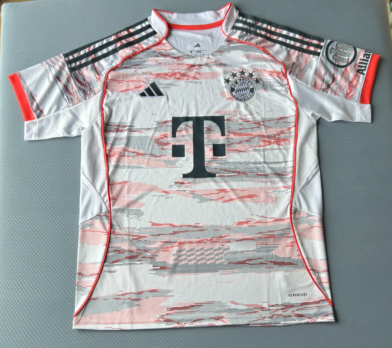 Kit trasferta Bayern Monaco 2025/2026
