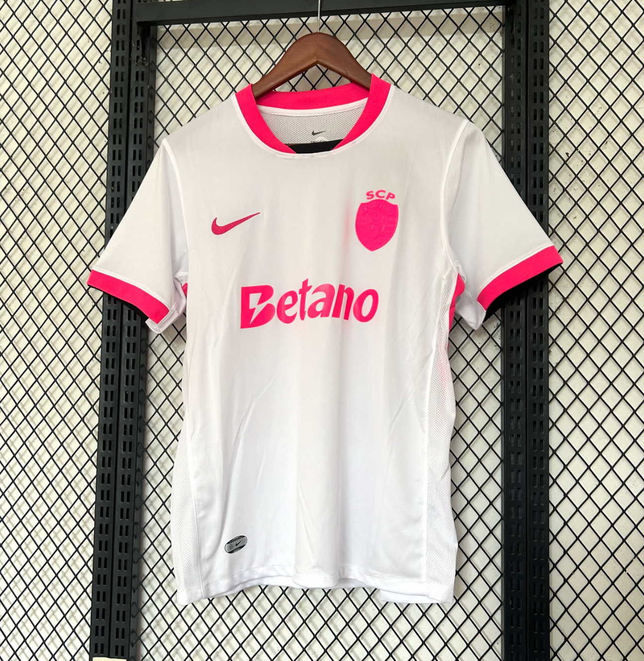 Maglia Bianca e Rosa Sporting Lisbona 2026
