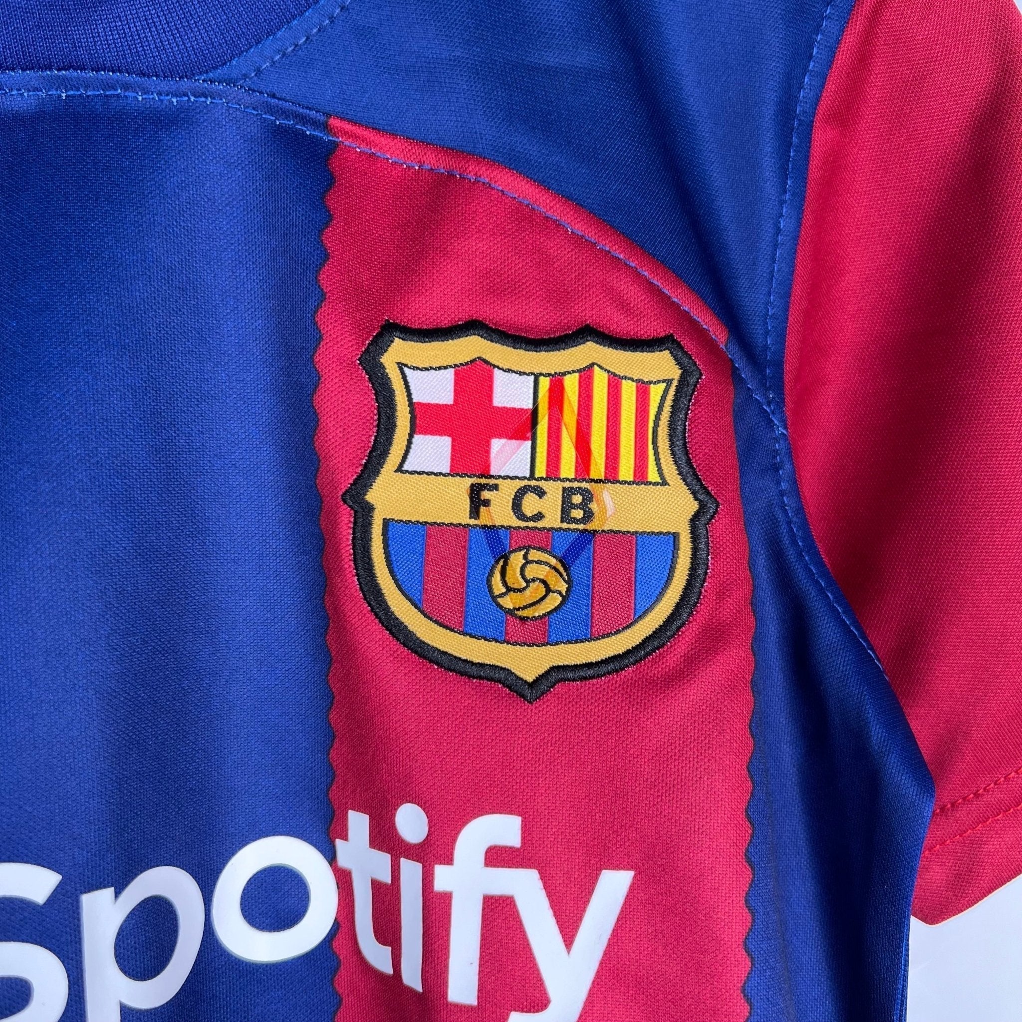 Tenue domicile FC Barcelone pour enfants 2023/24