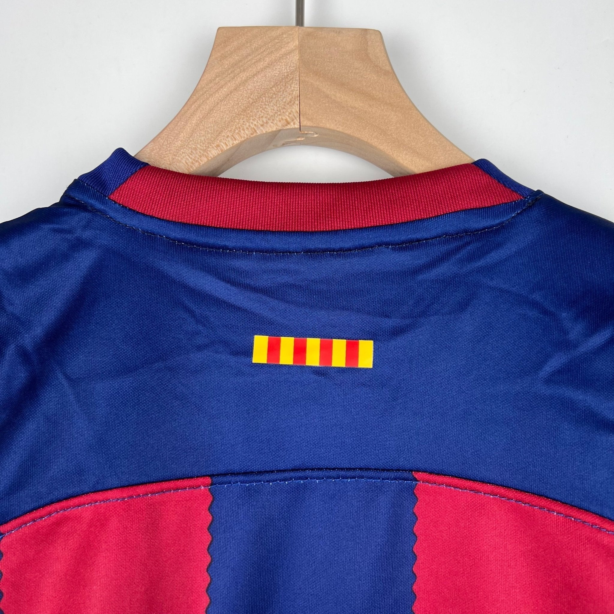 Tenue domicile FC Barcelone pour enfants 2023/24