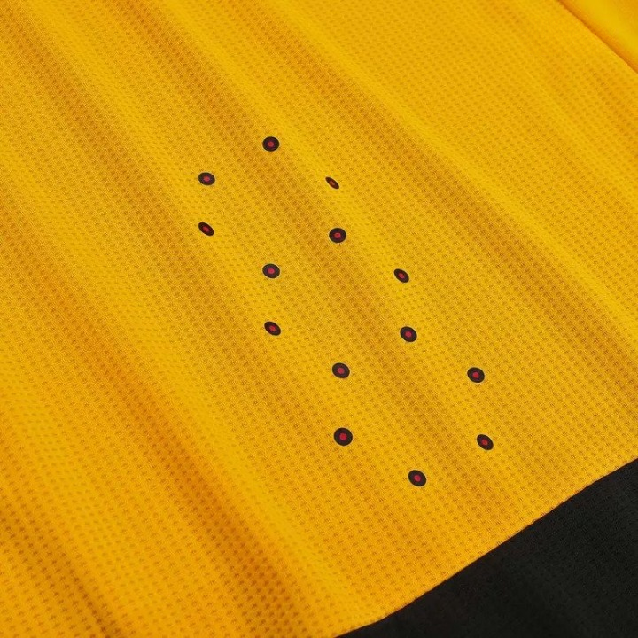 Camiseta local Wolverhampton Wanderers 2022/23