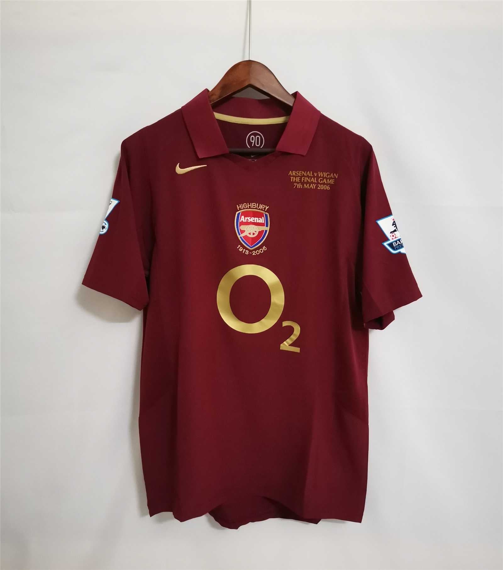 Uniforme retro local Arsenal 2005-2006