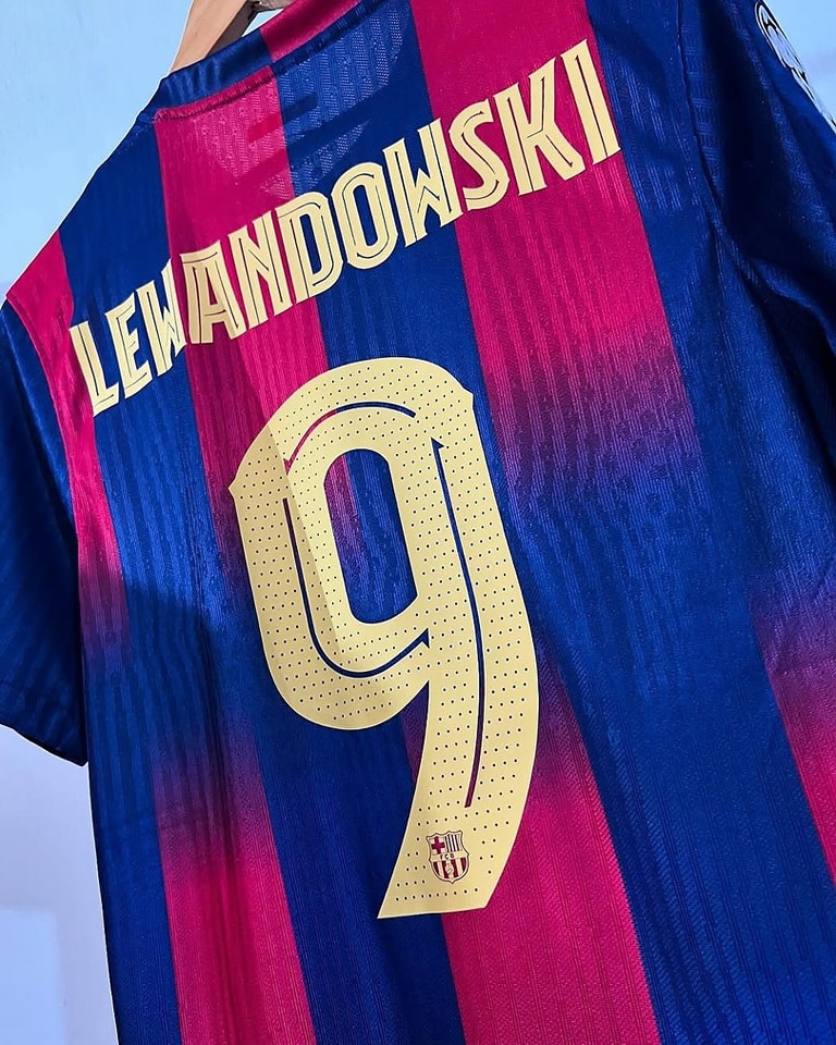 Kit casa FC Barcelona 2025/2026