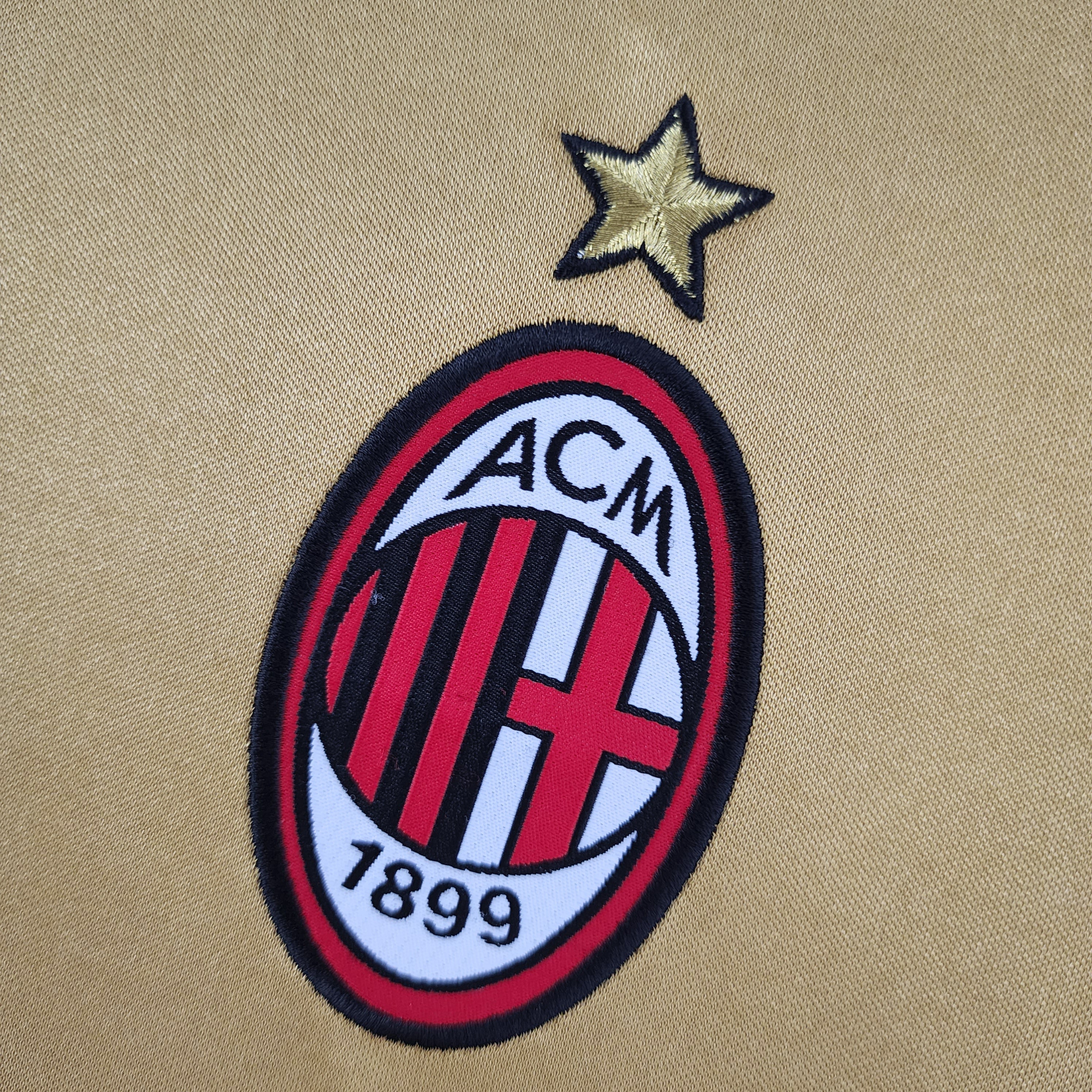 Kit oro AC Milan 2013/14 Retro