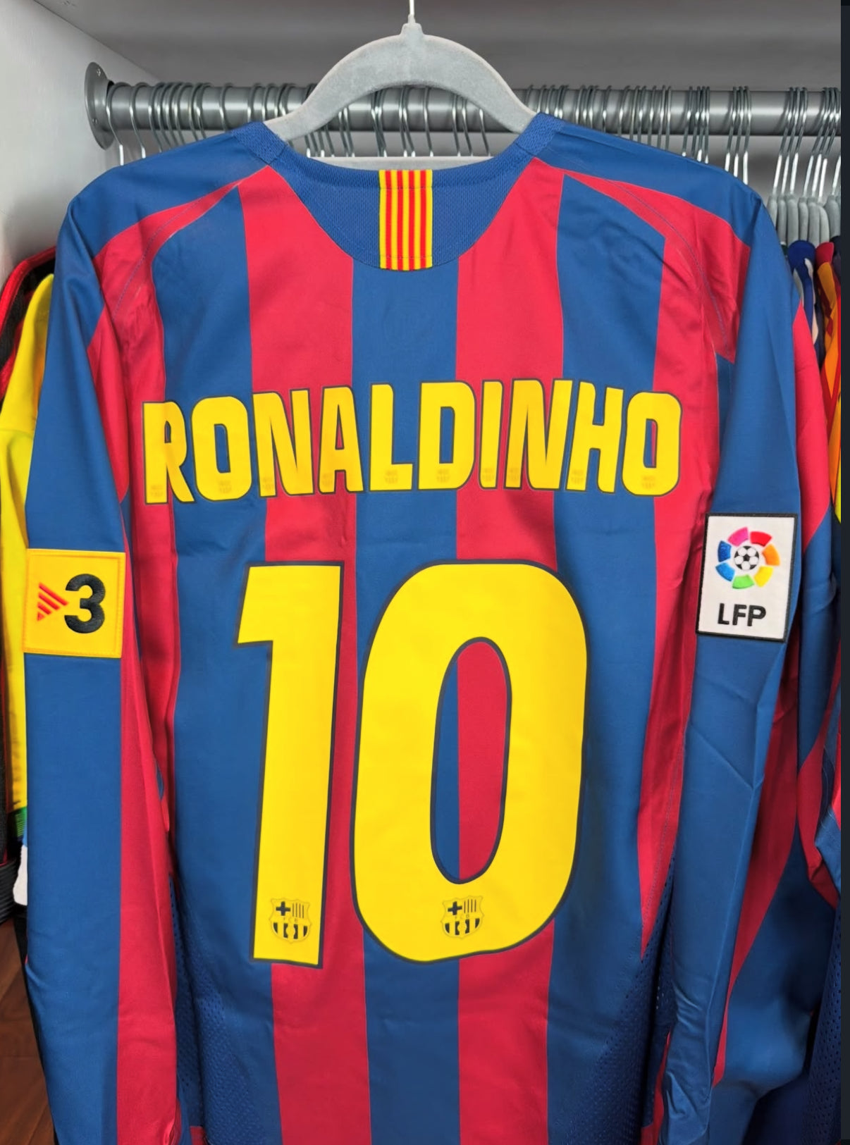 Camiseta retro de Ronaldinho de manga larga Barcelona 2005