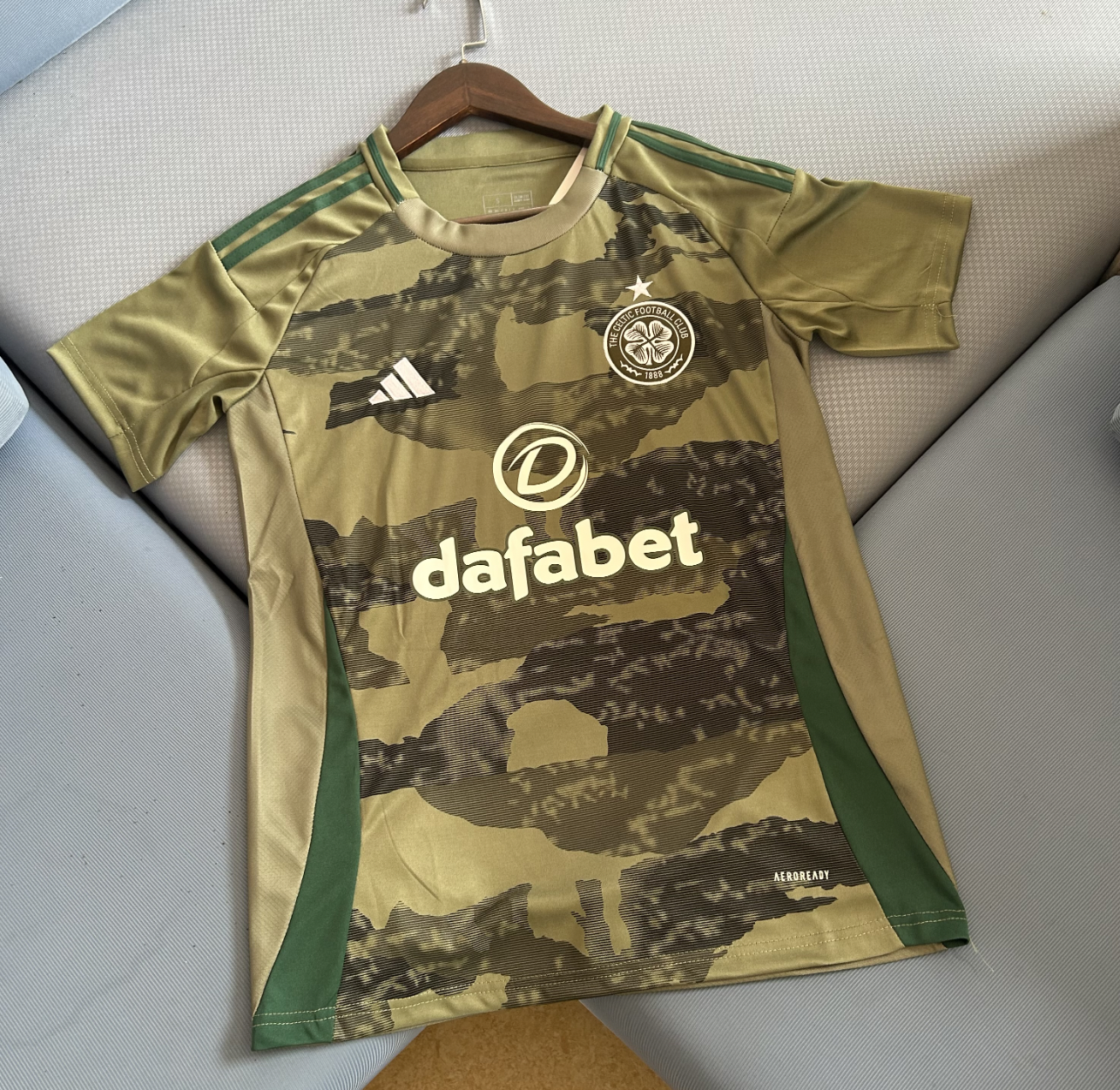 Celtic 2024–2025 Drittes Trikot Camo