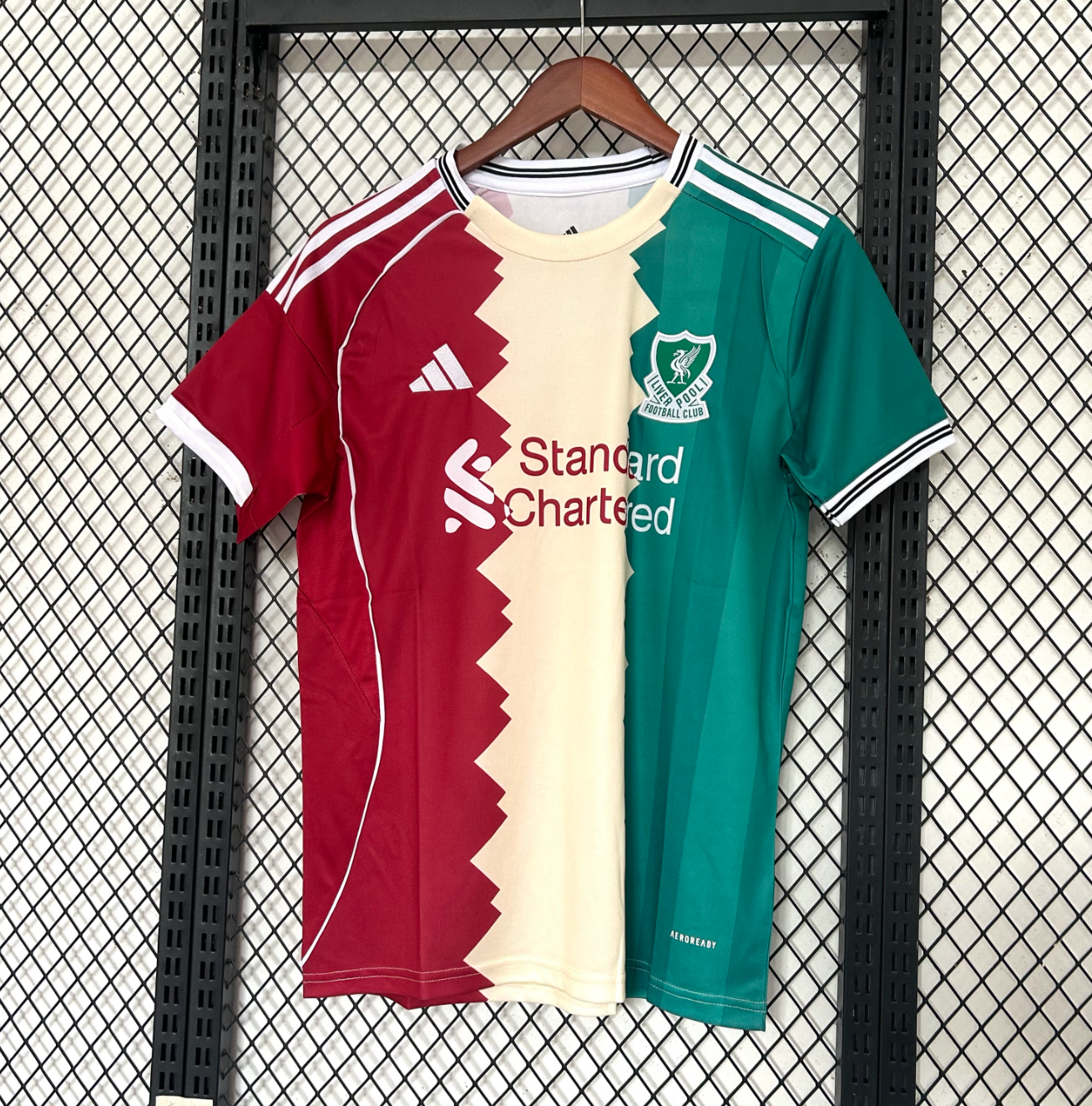 Liverpool Drei-in-Eins Sonderedition Trikot 2025/2026