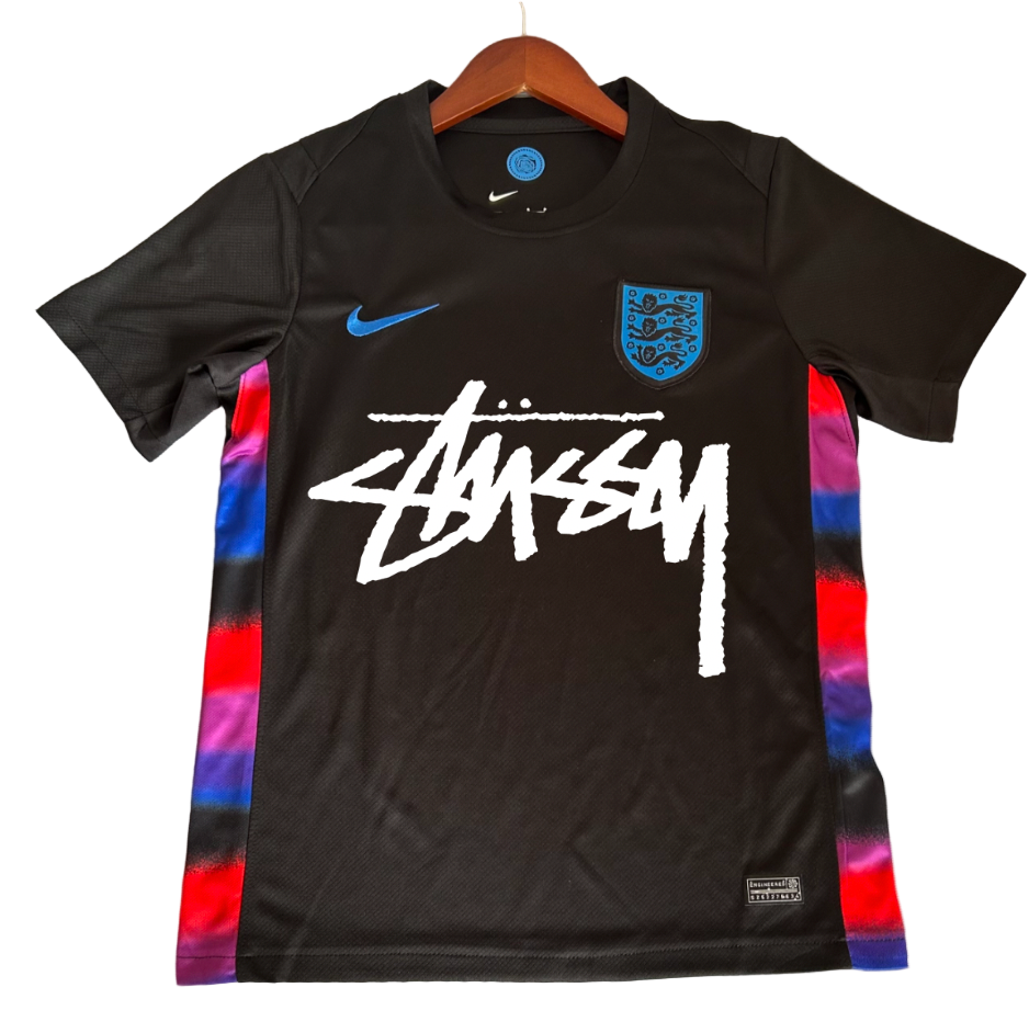 Camisola Edição Especial Inglaterra Stussy 2025