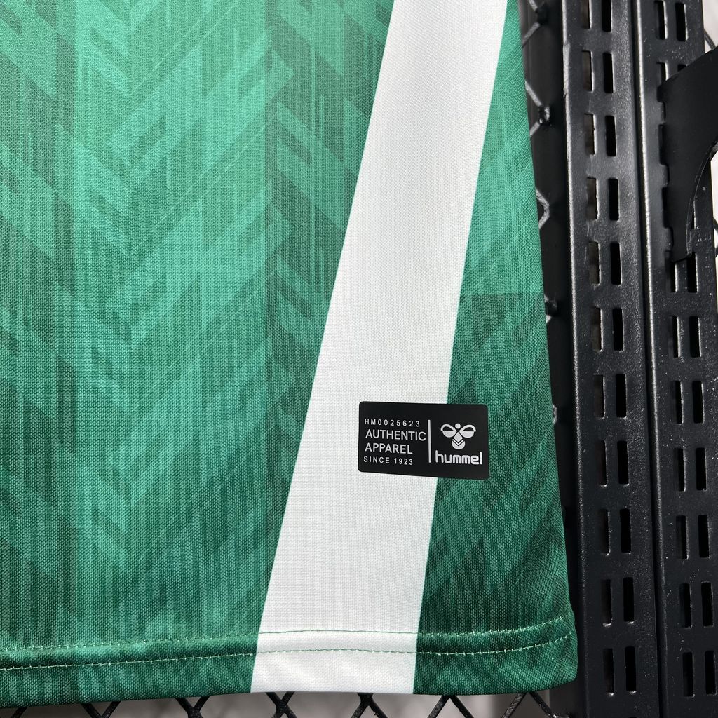 Equipación local Werder Bremen 24-25
