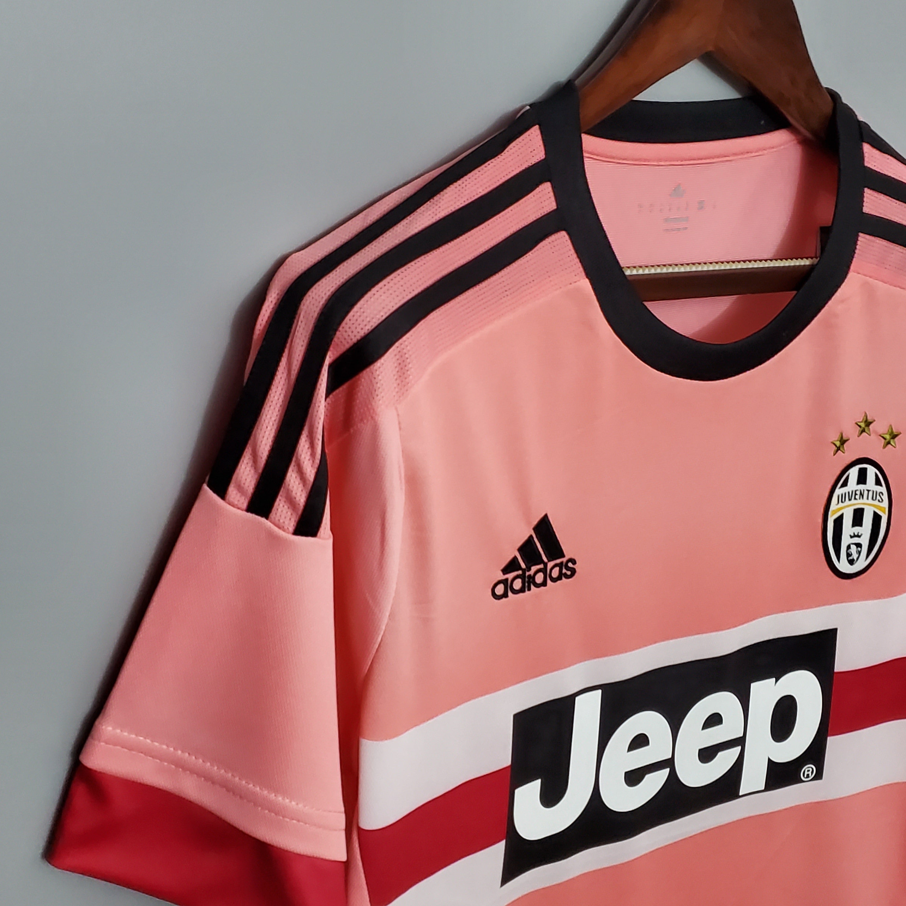 2015-2016 Juventus Auswärtstrikot Retro Pink