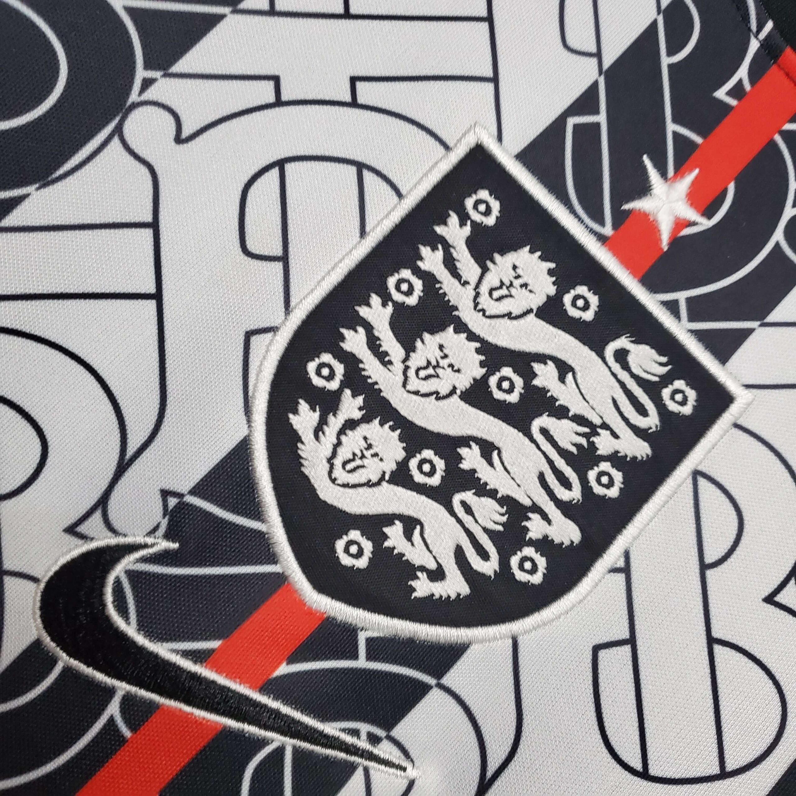 INGLATERRA X BURBERRY Camiseta conceptual