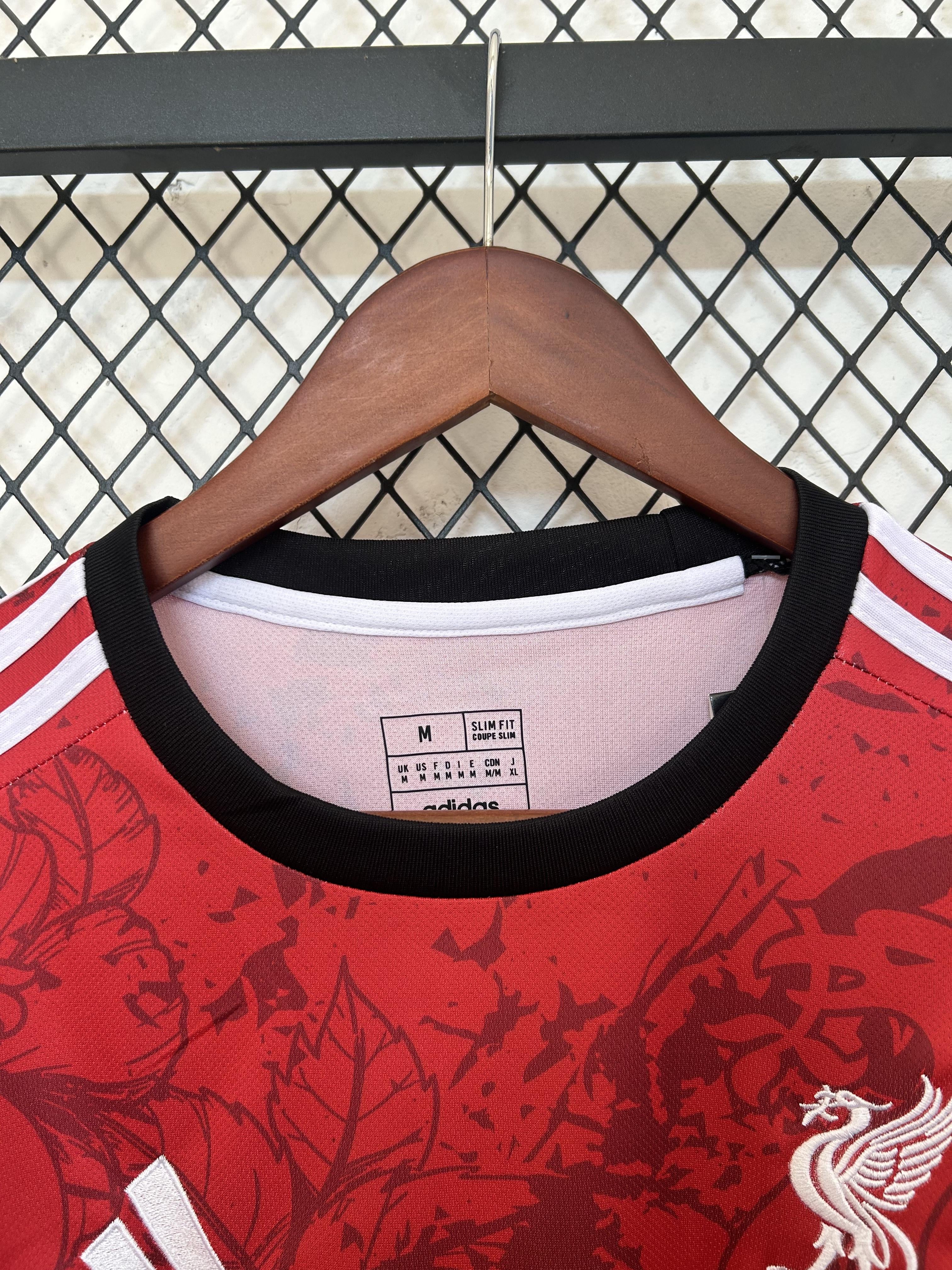 Kit Speciale Liverpool “Crimson Talon”