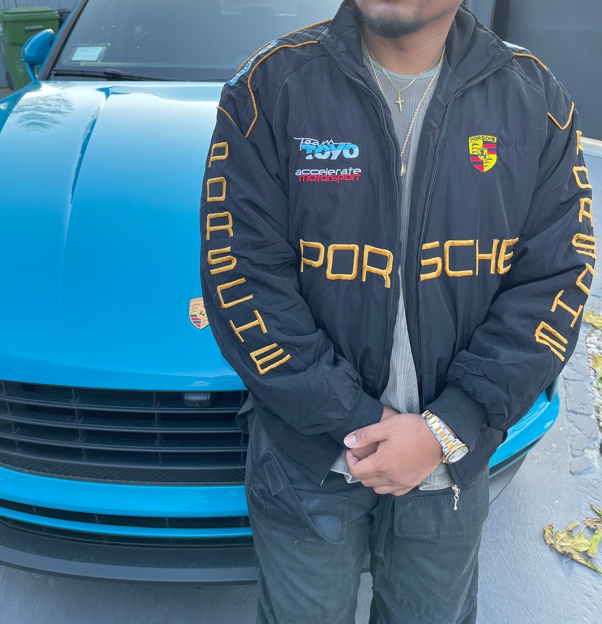 Chaqueta del Equipo de Carreras Porsche – Abrigo con cremallera Motorsport negro con logos bordados en amarillo
