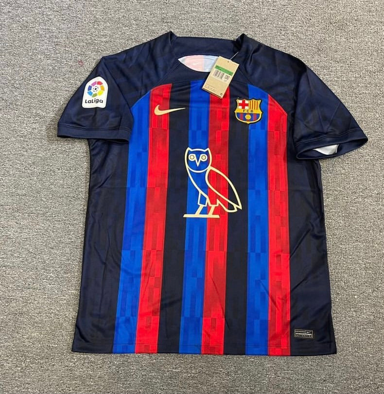 Uniforme local Barcelona x OVO 22/23